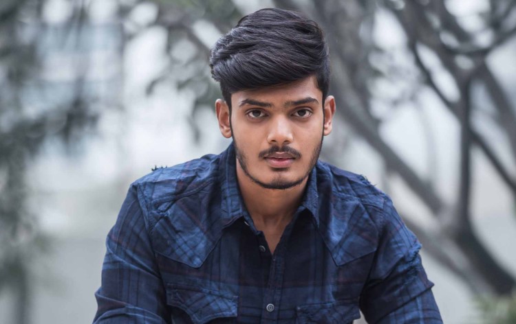 Akash Puri Net Worth